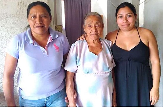 Elvira and family at Tecapatán coop.